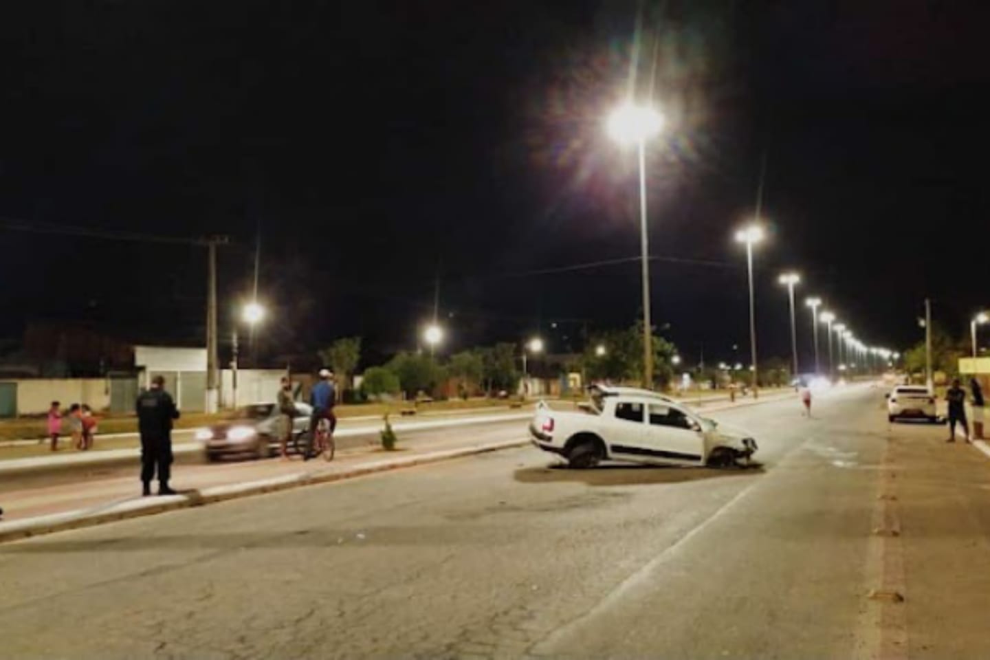 Picape capota várias vezes em rodovia de Parauapebas