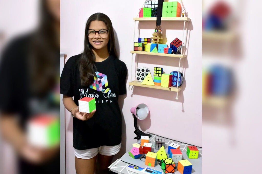 Adolescente vira ‘lenda’ ao resolver 32 diferentes cubos mágicos