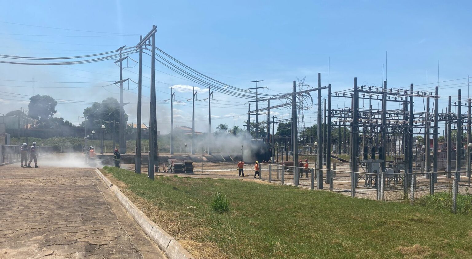 Subestação pega fogo e deixa bairros sem energia em Marabá