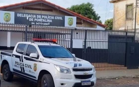 Mulher mata vó asfixiada com cinto, bota fogo no corpo e liga para polícia