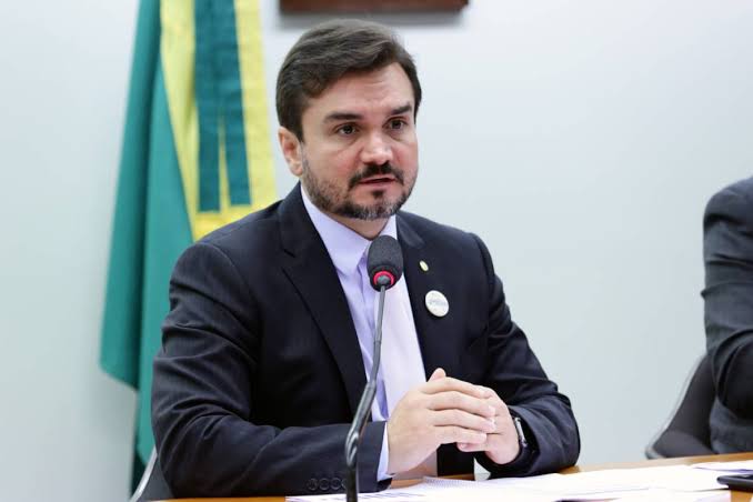 Celso Sabino, do Pará, aparece em lista dos parlamentares mais influentes em Brasília
