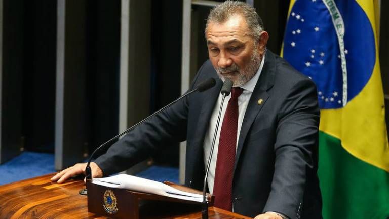 Filha de 17 anos acusa senador Telmário Mota de estupro no Dia dos Pais