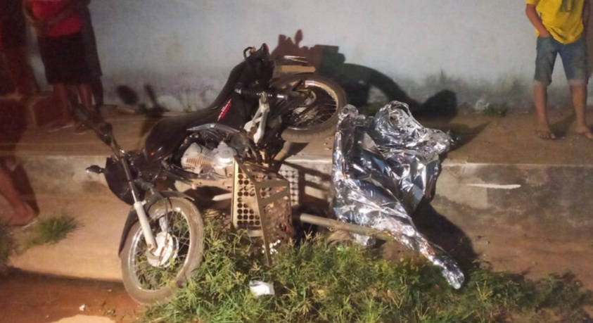 Motociclista bate em lixeira e morre em Parauapebas