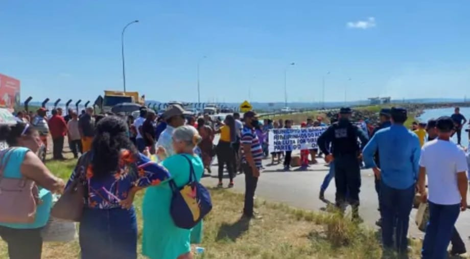 Manifestação de ribeirinhos interdita PA-263 em Tucuruí