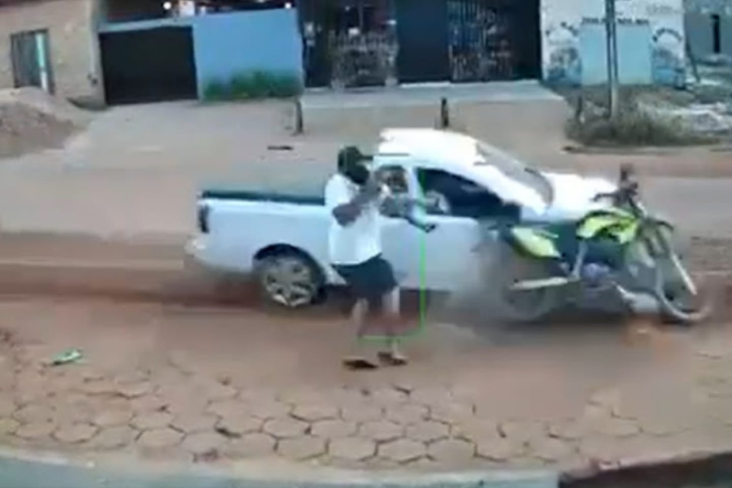 VÍDEO: Pai salva filho de atropelamento no sul do Pará