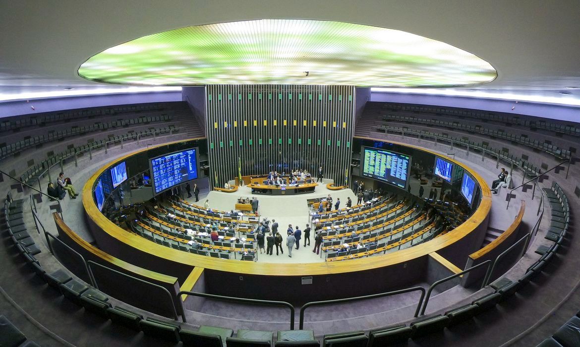 Câmara aprova MP que muda modelo de análise de benefício do INSS