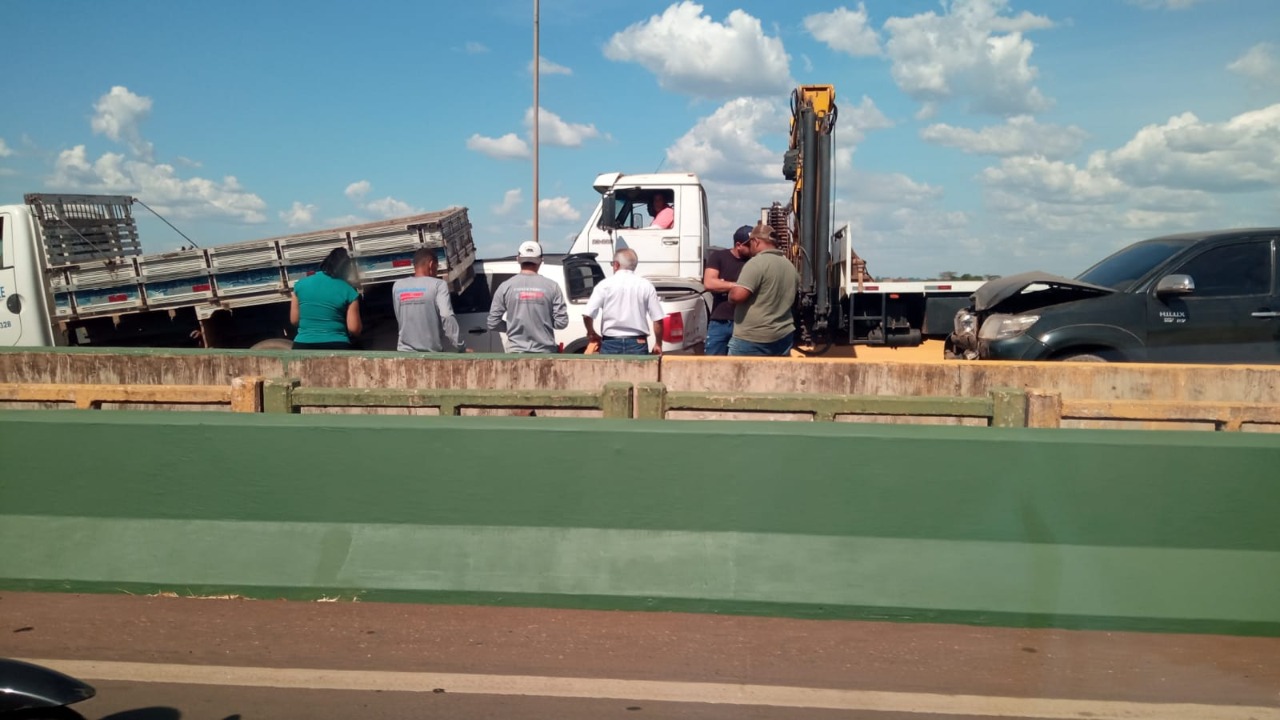 Colisão entre veículos congestiona trânsito na ponte sobre o Rio Itacaiunas, em Marabá