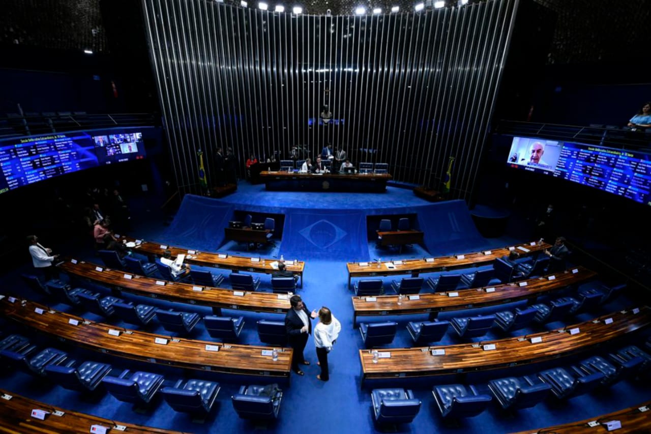Senado aprova redução na idade mínima para laqueadura