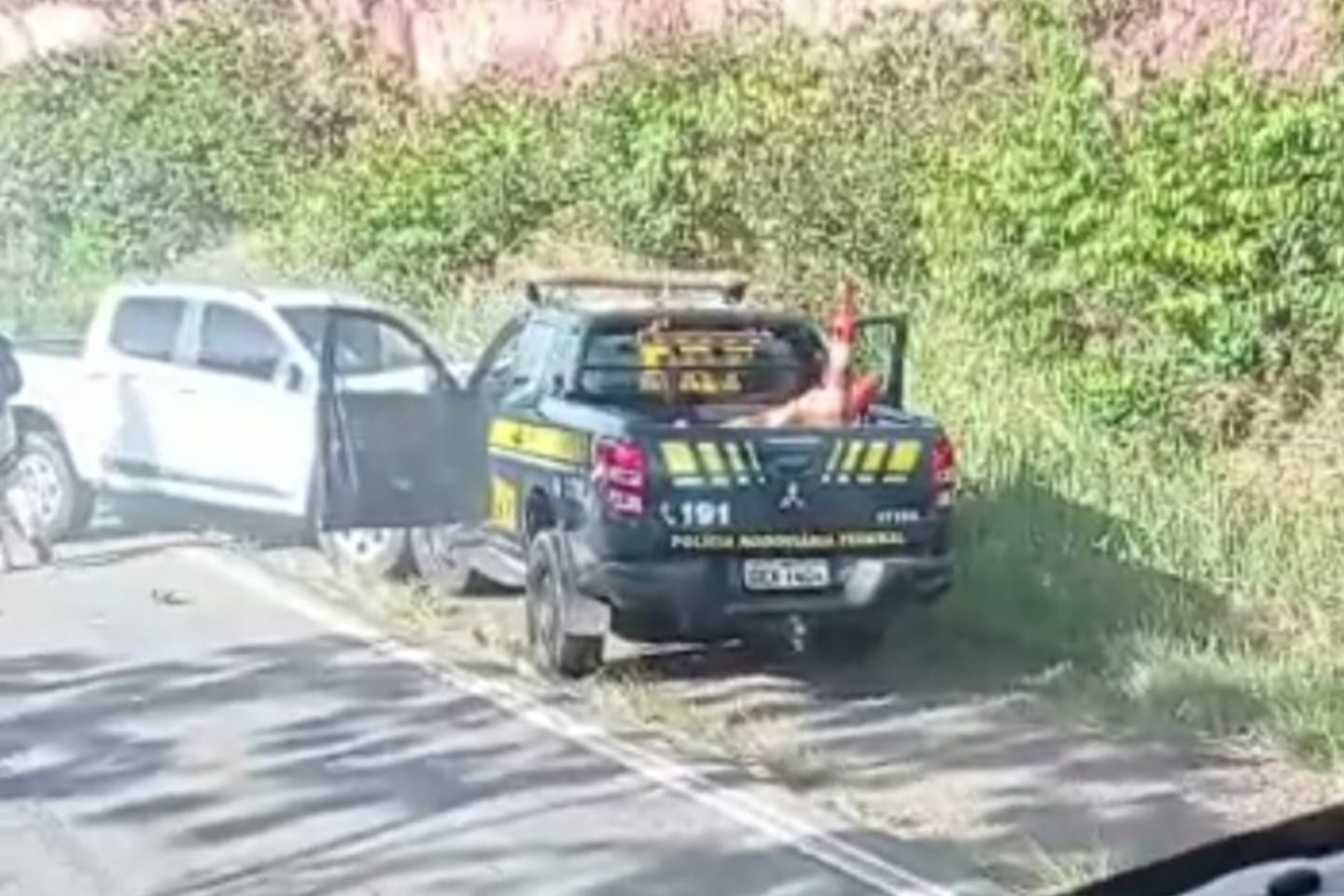 Caminhonete bate de frente com viatura da PRF no nordeste do Pará