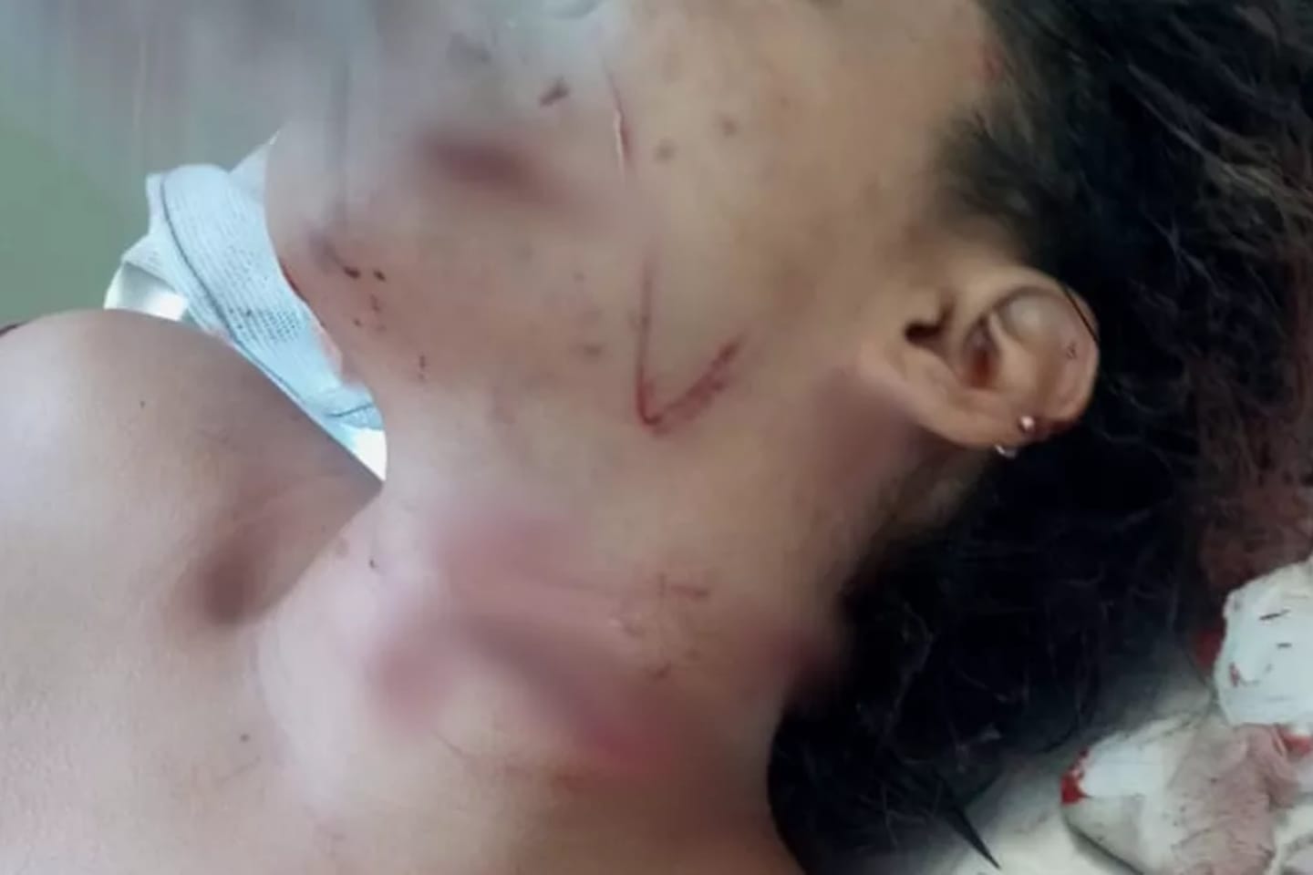 Homem esfaqueia companheira e foge com filho do casal no Pará