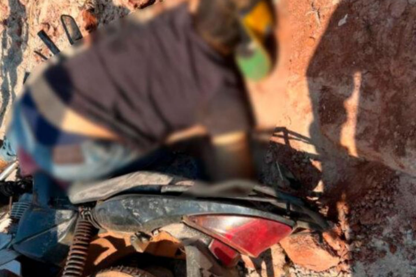 Bandidos executam filho na frente da mãe