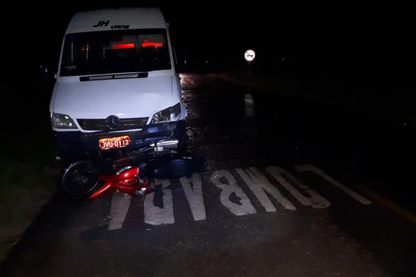 Colisão entre moto e van deixa uma idosa morta na Ilha do Marajó