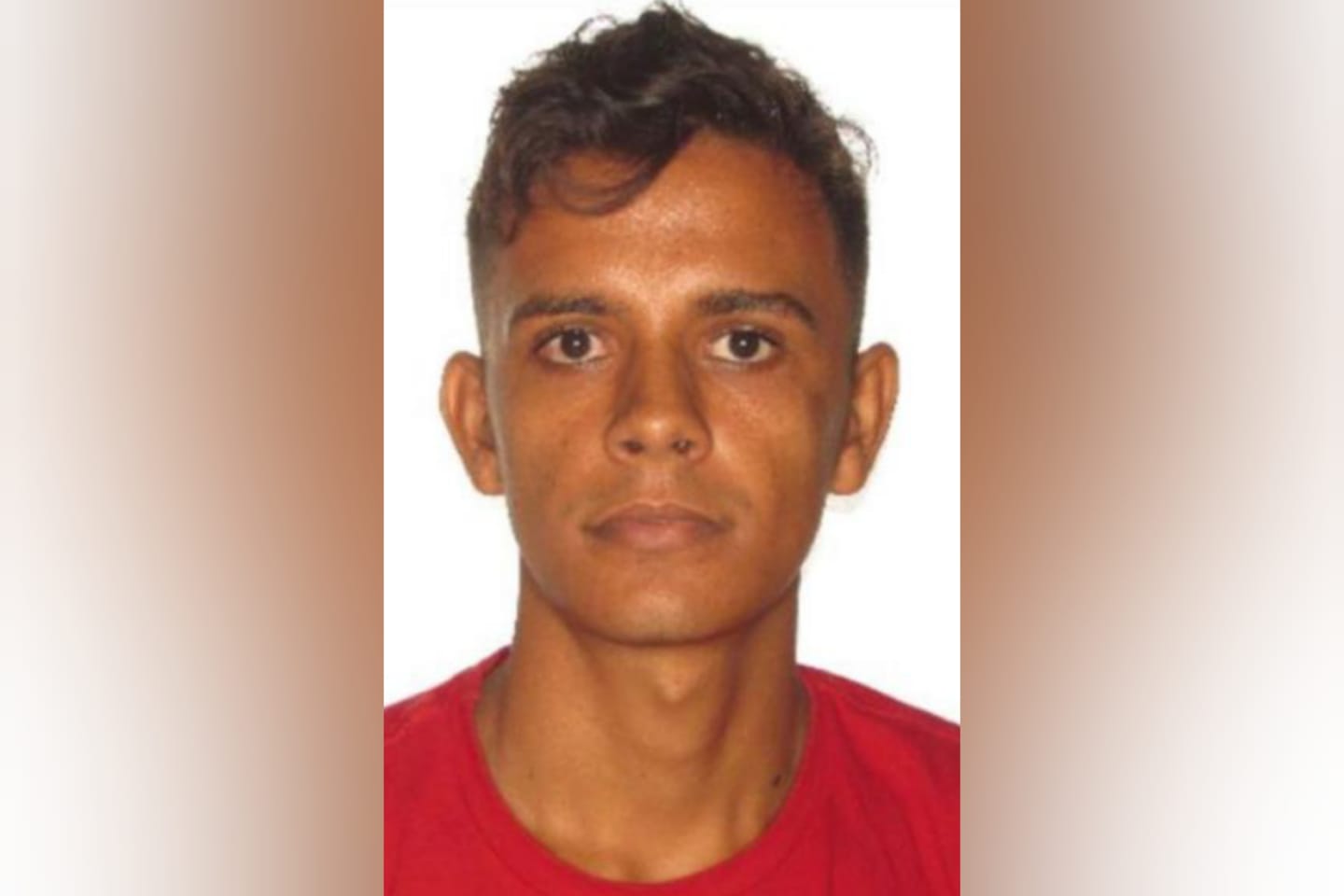 Família de jovem morta a facadas pelo ex-namorado comemora prisão de acusado