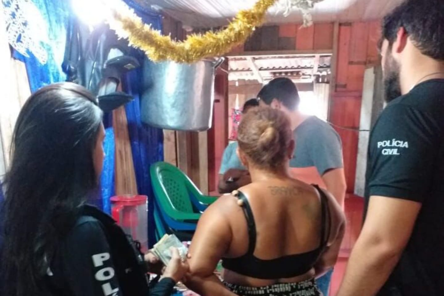 Mulher é presa ao ser flagrada com drogas dentro do sutiã no Pará