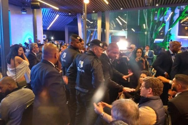VÍDEO: Ricardo Salles e André Janones quase vão às vias de fato em debate