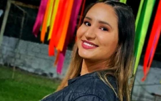 Batida entre moto e caminhão mata servidora da Polícia Civil
