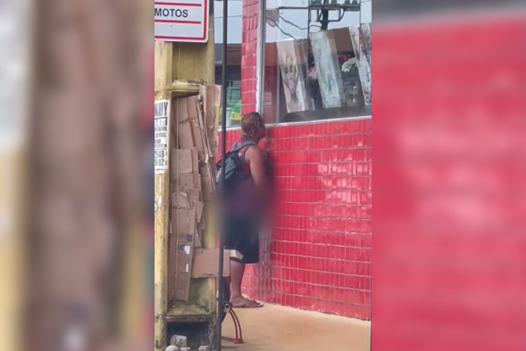 VÍDEO: Homem se masturba olhando para vitrine de loja no Pará