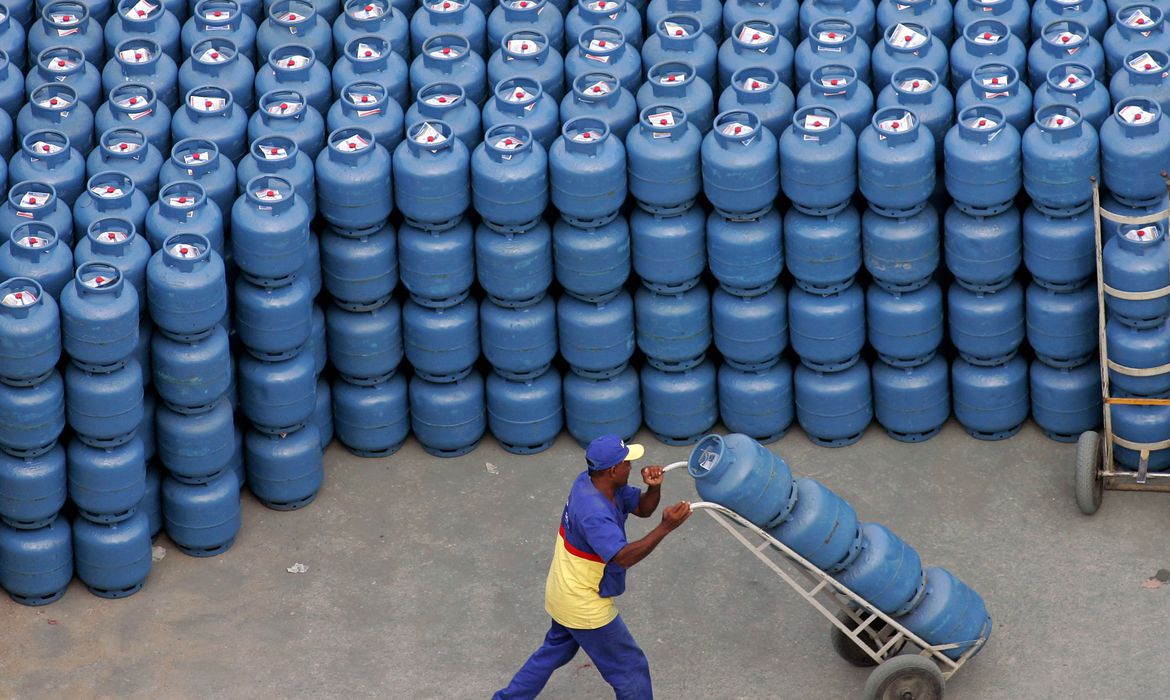 Petrobras reduz preço do gás de cozinha em 4,7%