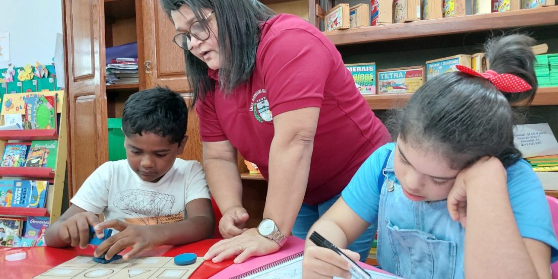 Professores participam de curso para aprimorar técnicas de ensino-aprendizagem em Marabá