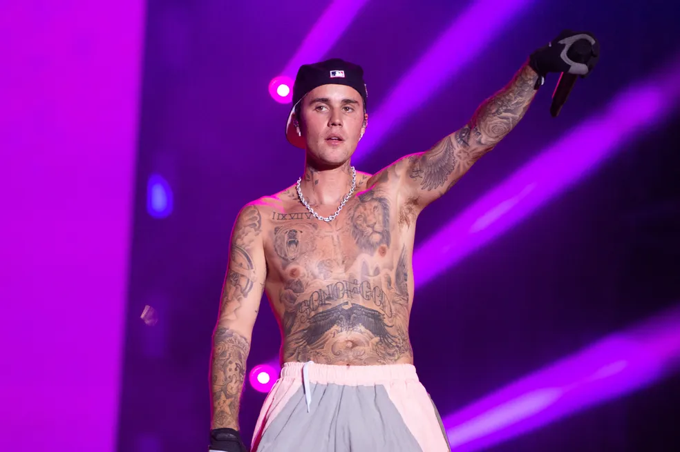 Justin Bieber se apresenta no Rock in Rio, mas cancela shows de turnê