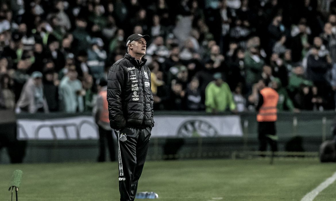 Lisca é confirmado como novo técnico do Avaí