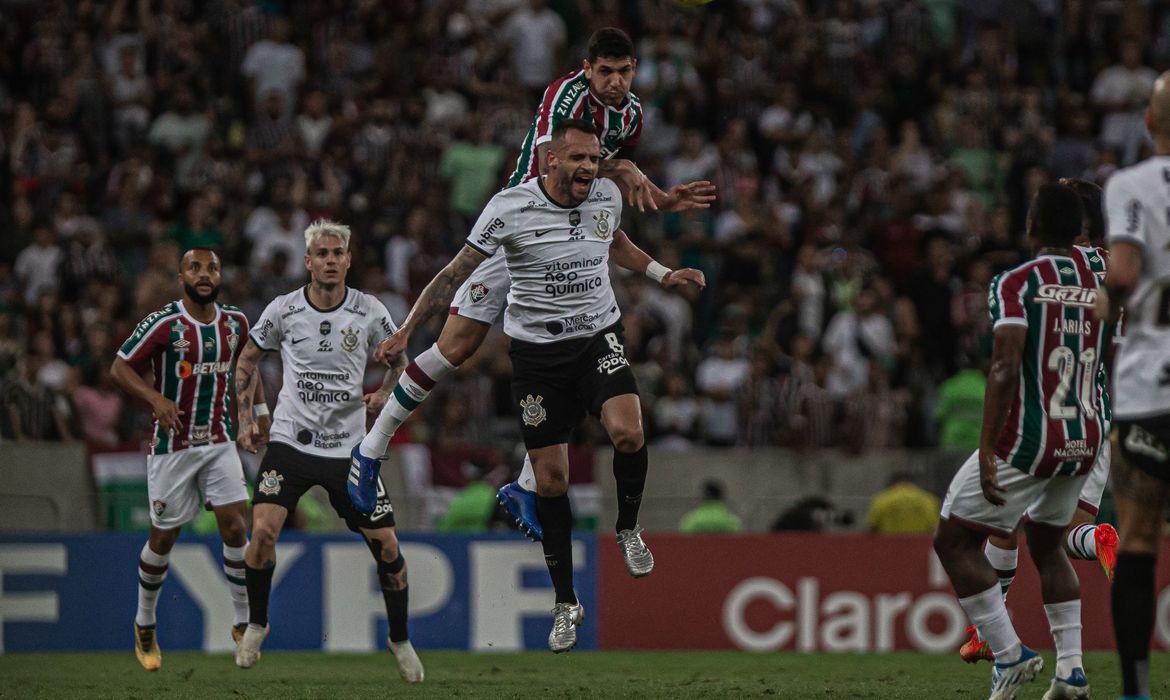 Corinthians e Fluminense lutam por vaga na final da Copa do Brasil