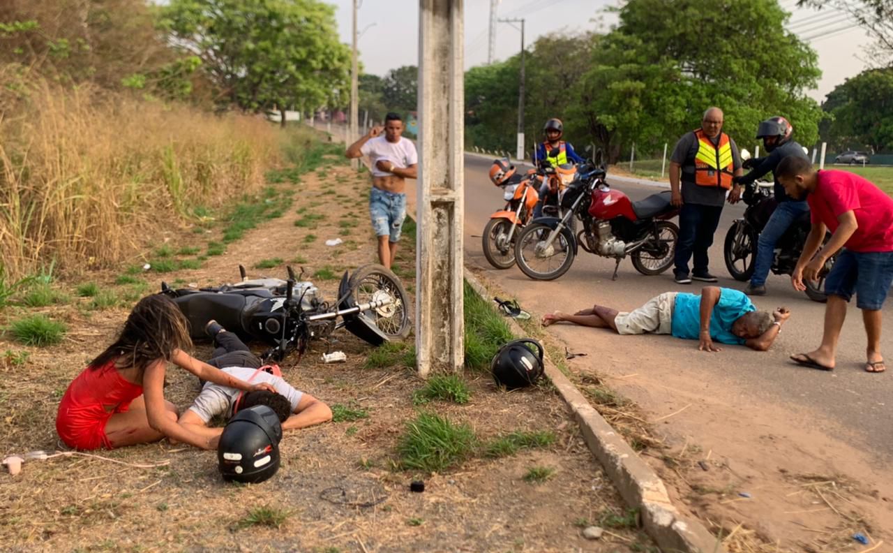Idoso fica ferido após ser atropelado por motocicleta na Transmangueira