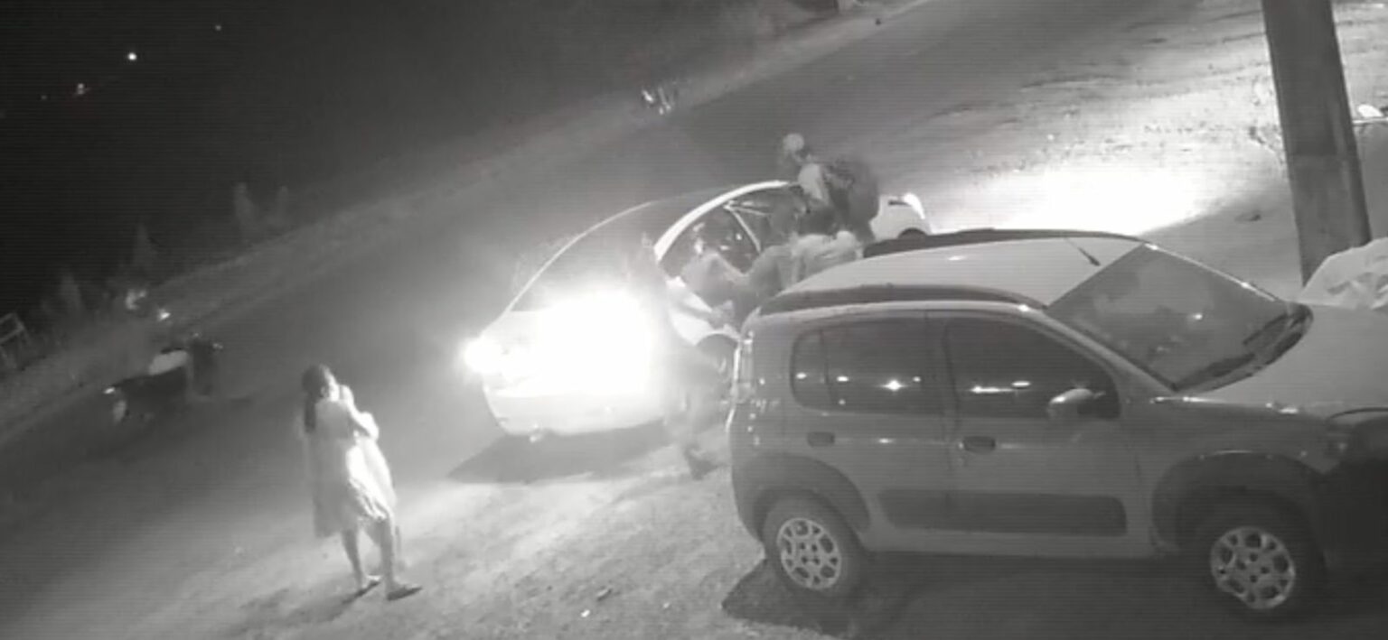 VÍDEO: Família tem carro roubado por bando a pé no sudeste do Pará