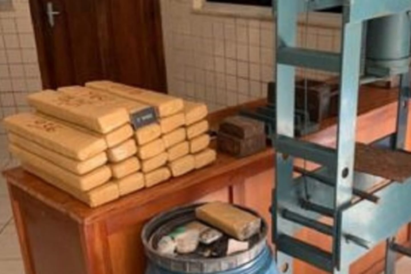 PM encontra 24 kg de maconha enterrada em quintal no nordeste do Pará