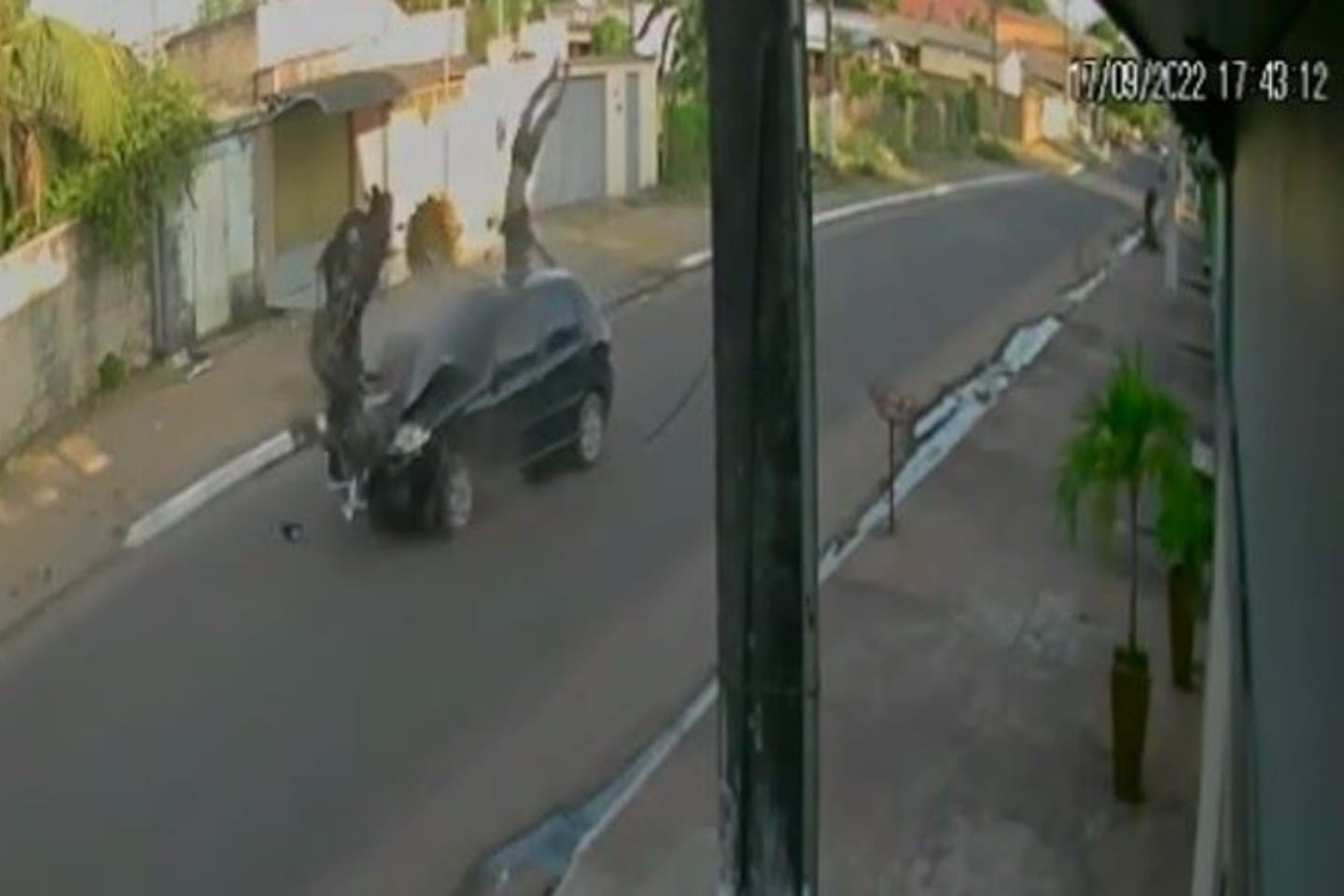 Motociclista invade contramão e colide com veículo no oeste do Pará