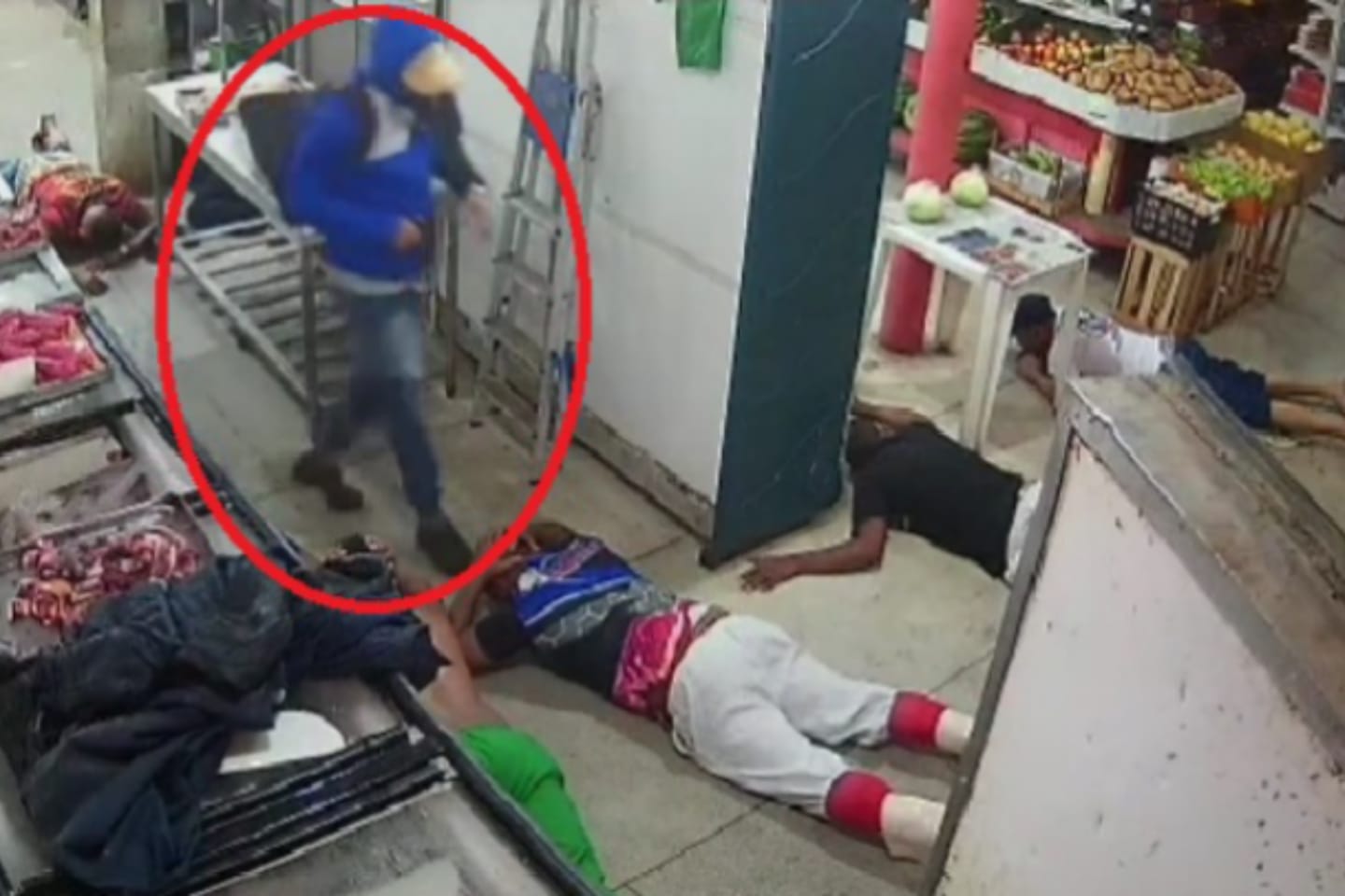 Criminosos rendem funcionários e assaltam mercado no Pará