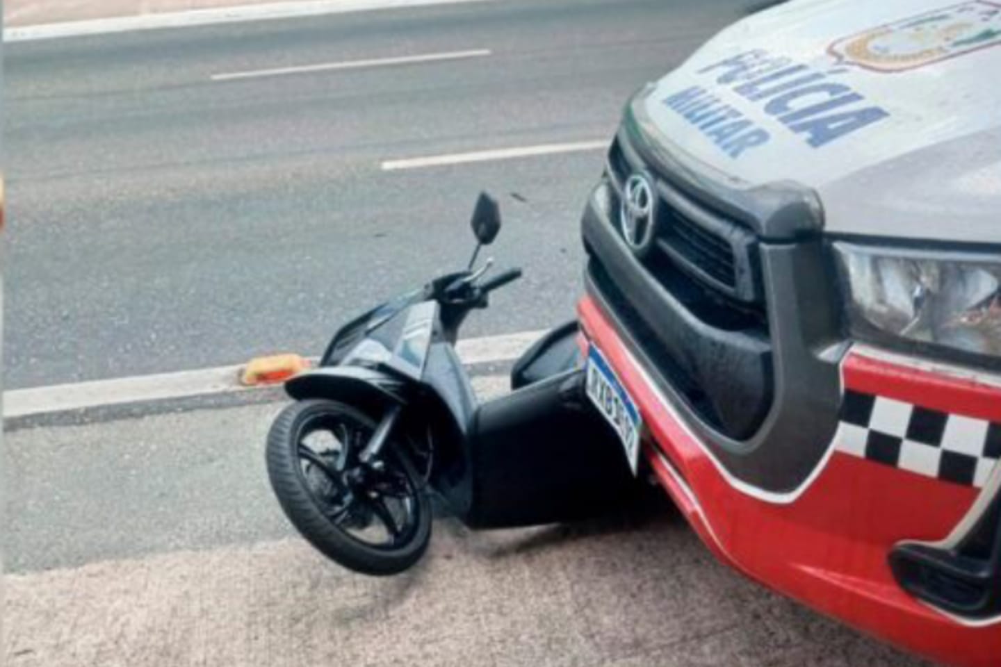 Acidente envolvendo viatura da PM e motocicleta deixa trânsito lento no Pará