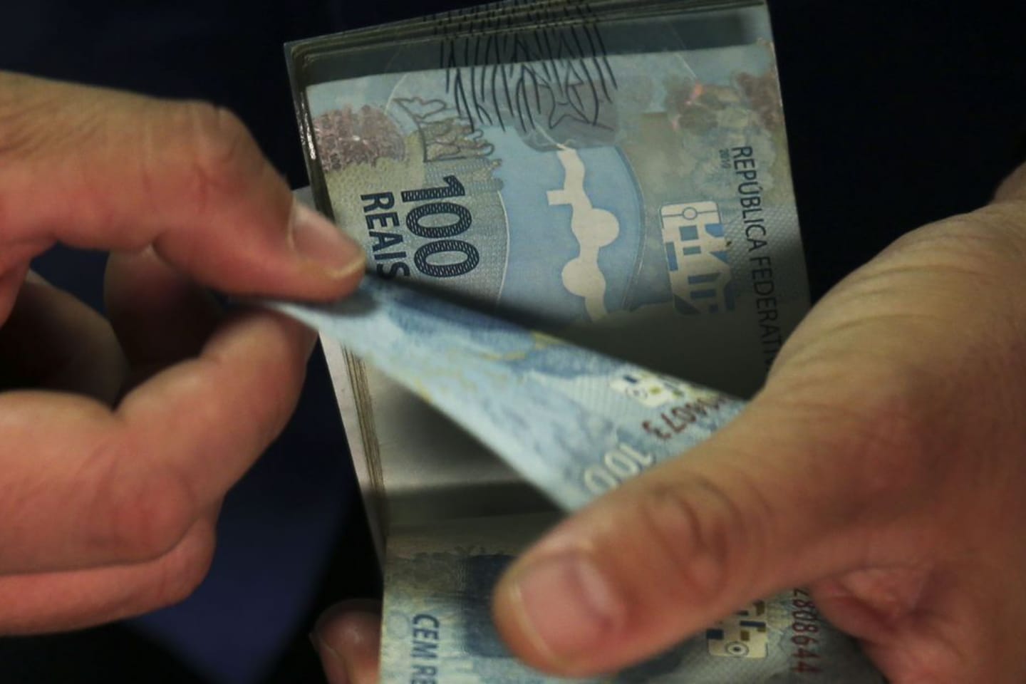 Beneficiários do Auxílio Brasil com NIS final 9 recebem hoje