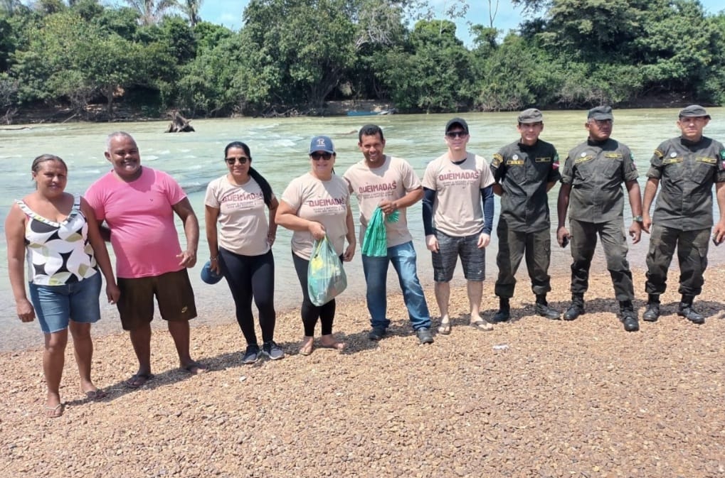 Secretaria de Meio Ambiente promove ação educativa na Praia do Geladinho