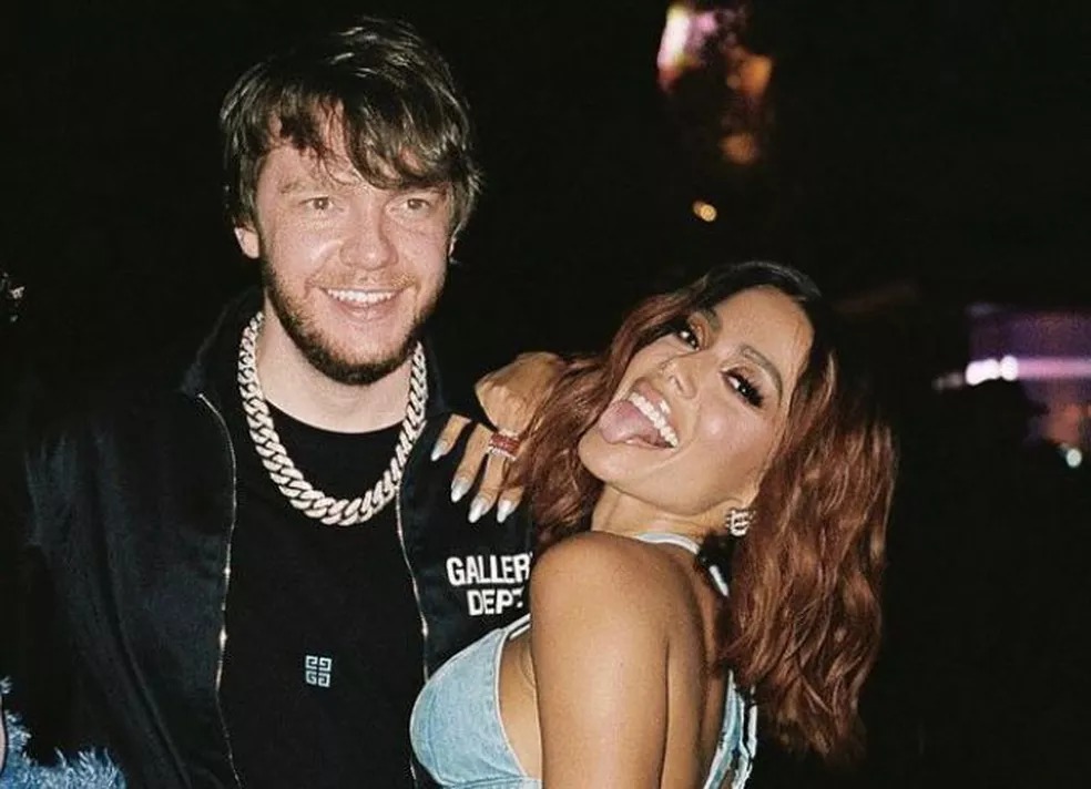 Anitta apaga fotos e deixa de seguir o namorado após desabafos em rede social