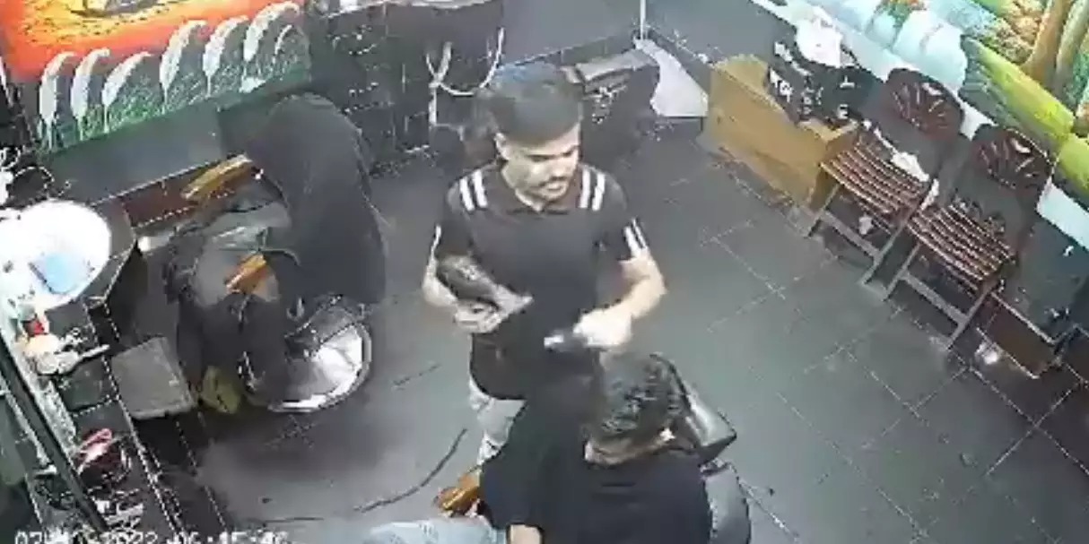 VÍDEO: Dois homens morrem após explosão de secador em barbearia