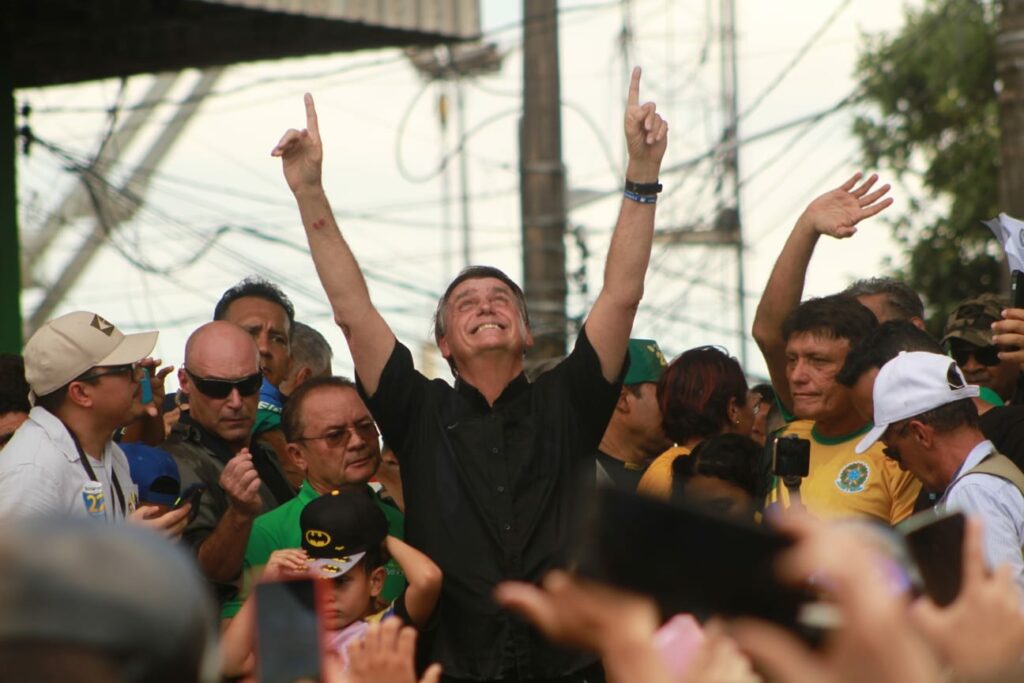 Bolsonaro sobe o tom contra Lula durante ato de campanha em Belém