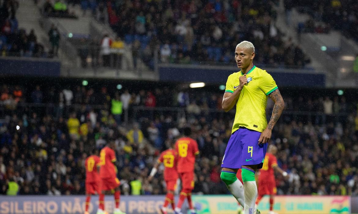 Com Richarlison artilheiro, Brasil derrota Gana em partida amistosa