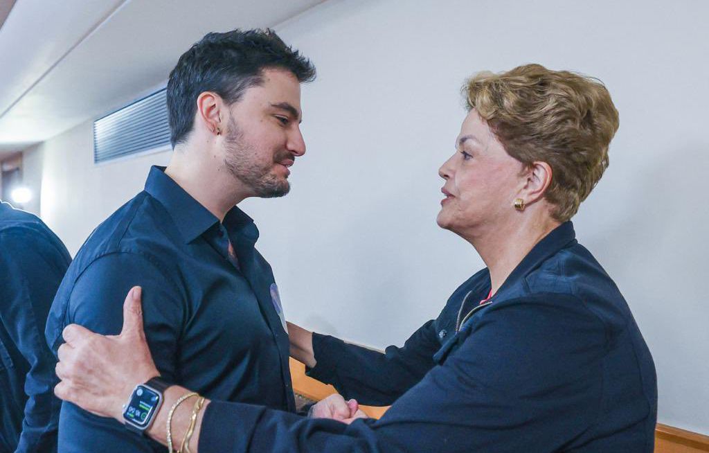 Felipe Neto pede perdão a Dilma por apoio ao impeachment