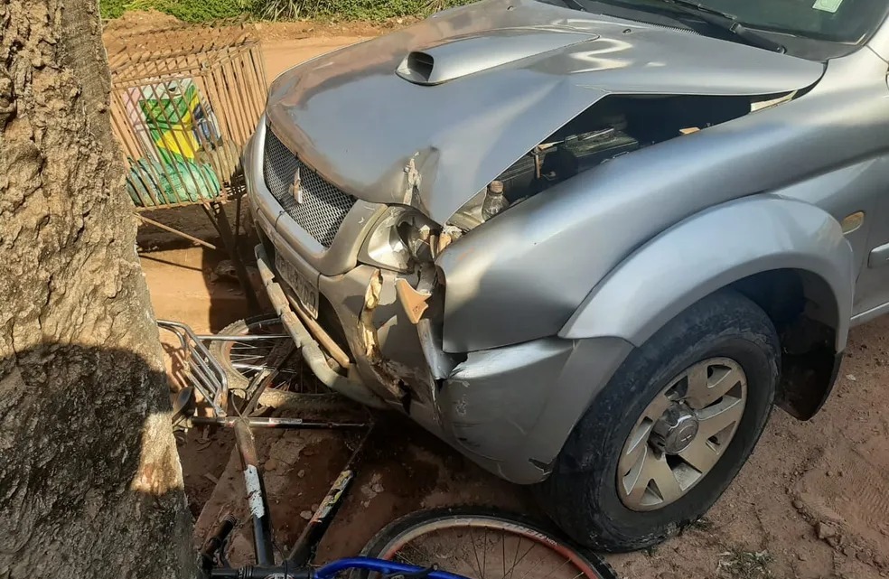 Caminhonete atropela mulher e criança de bicicleta em Marabá