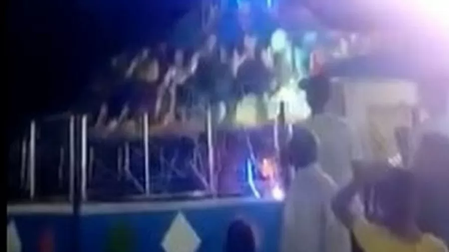 Vídeo: brinquedo cai de uma altura de 15 metros em parque e deixa 16 feridos