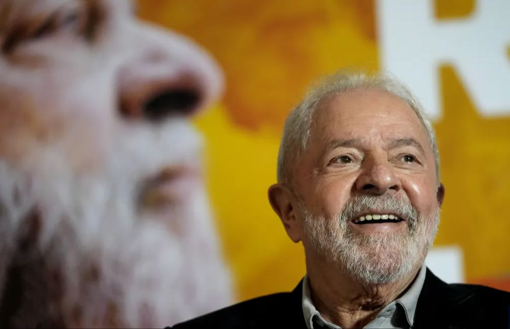 Com votação apertada, Lula é eleito presidente do Brasil