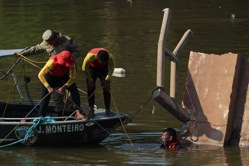 Novo trecho de ponte na BR-319 desaba no Amazonas