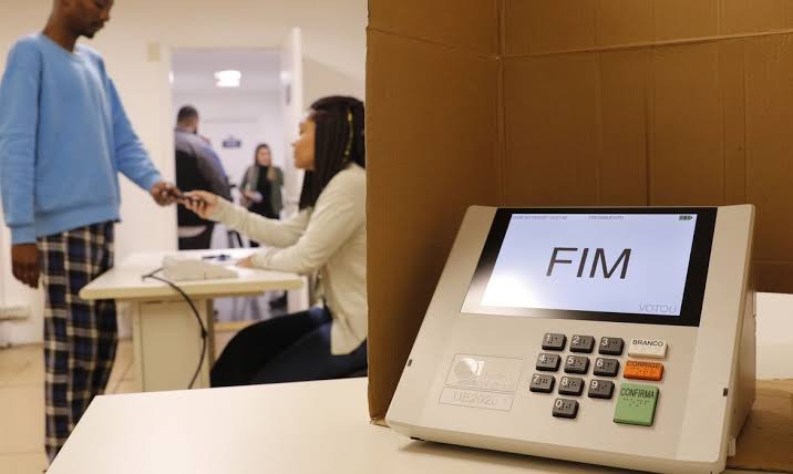Eleitores são flagrados tirando foto na cabine de votação no sudeste do Pará