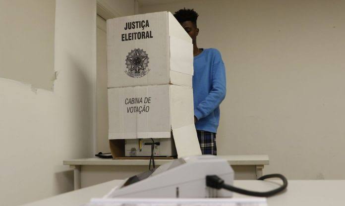 Oito municípios escolhem novos prefeitos em 30 de outubro