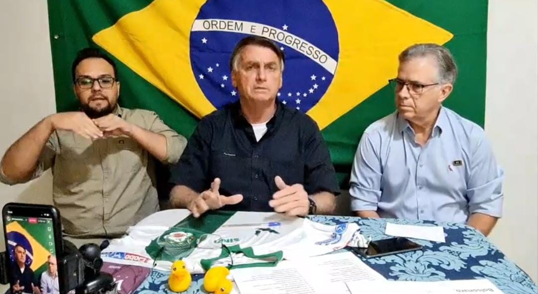 Bolsonaro faz live de Belém e confirma participação no Círio Fluvial