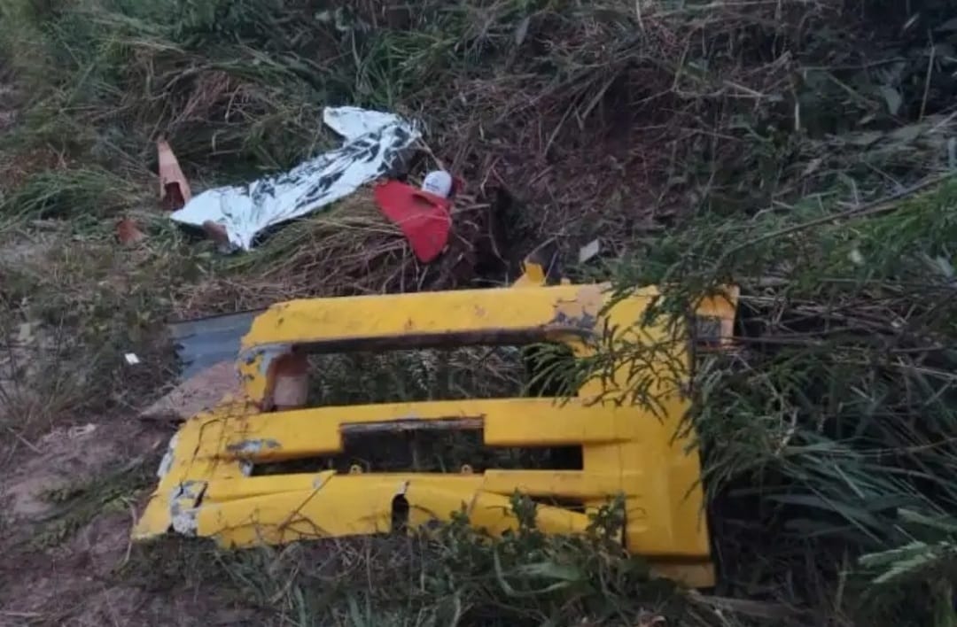 Motorista morre esmagado pela própria carreta em Parauapebas