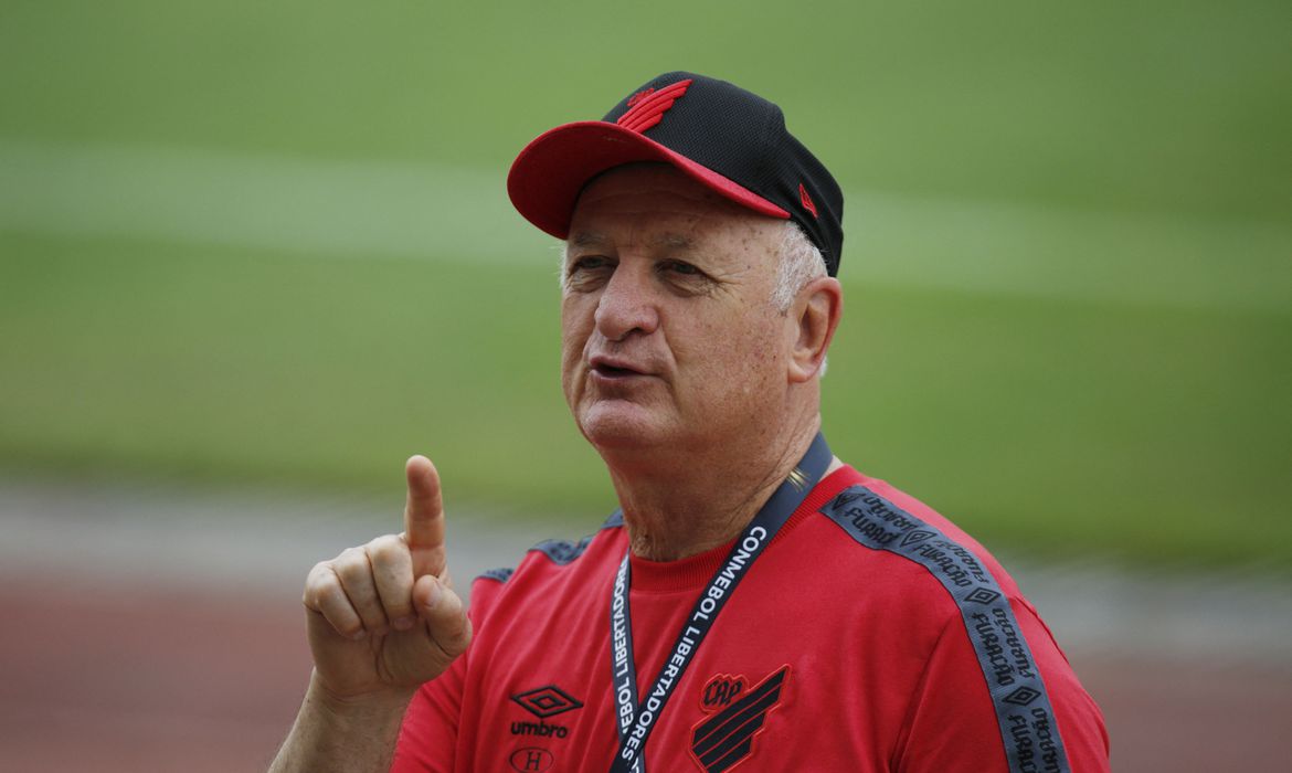 Felipão não vê favoritismo do Flamengo contra o Athletico-PR na final da Libertadores