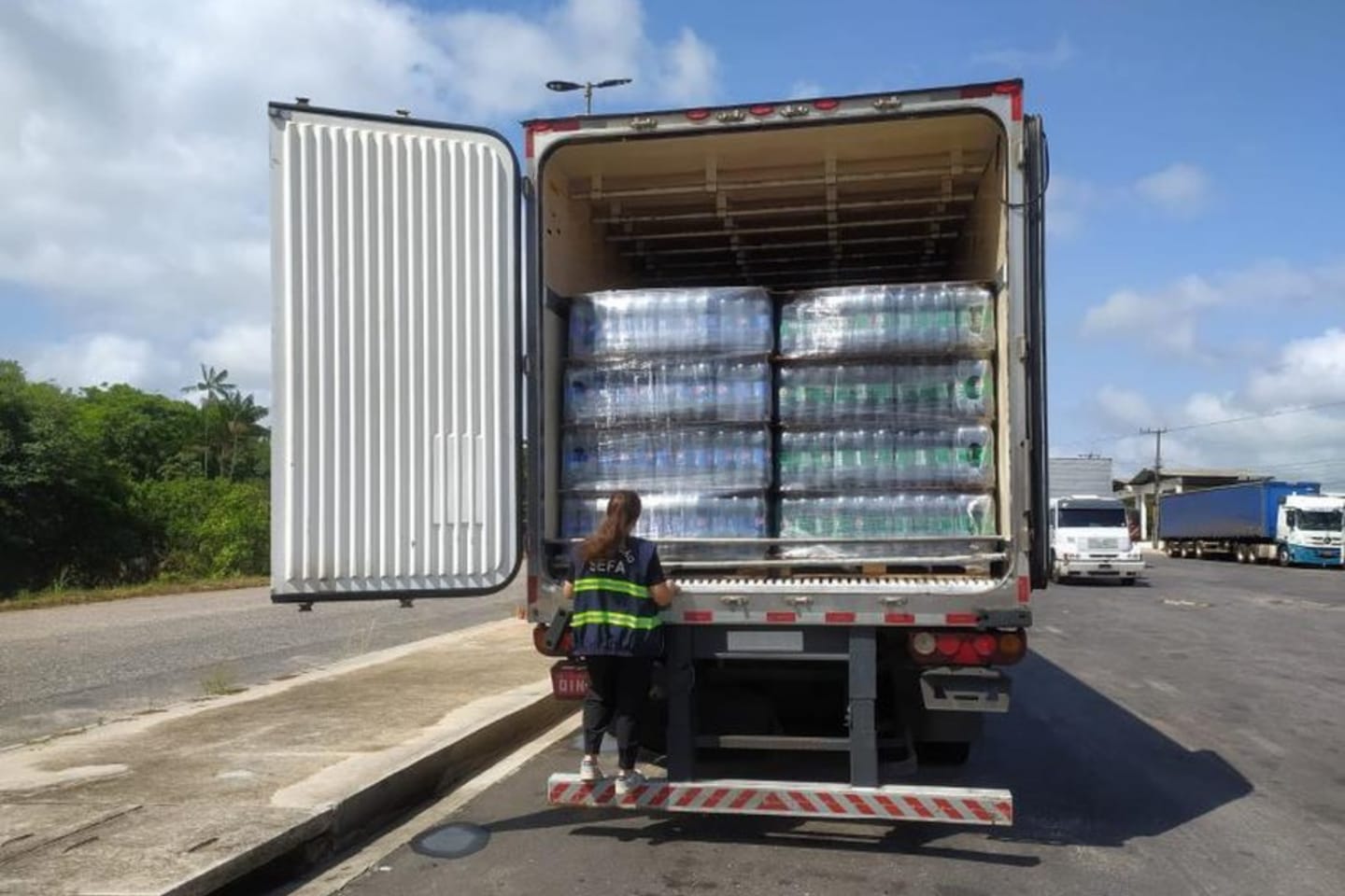 Sefa apreende mais de 33 mil garrafas de cerveja no nordeste do Pará