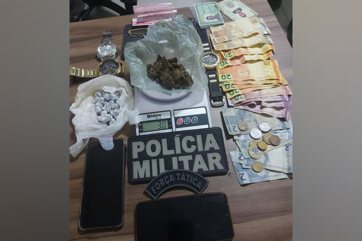 PM desarticula ponto de tráfico de drogas e prende trio em Parauapebas